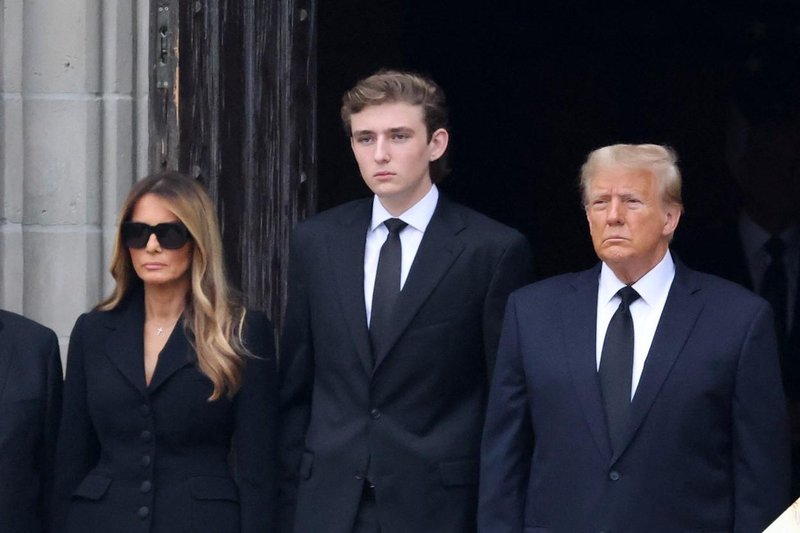 Zakaj vsi govorijo o sinu Melanie in Donalda Trumpa? Ko je izstopil iz avta, so bili vsi osupli: "Je to mogoče?" (foto: Profimedia)