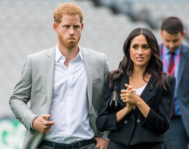 Meghan Markle in princ Harry sta naredila napako, ko sta zapustila kraljevo družino, meni eden od njunih najbližjih prijateljev
