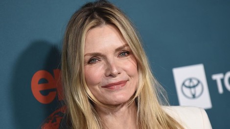 Michelle Pfeiffer čudovita v zapeljivem belem kostimu in čipkastem topu: Tako bi ga morale nositi ve ženske nad 50 let