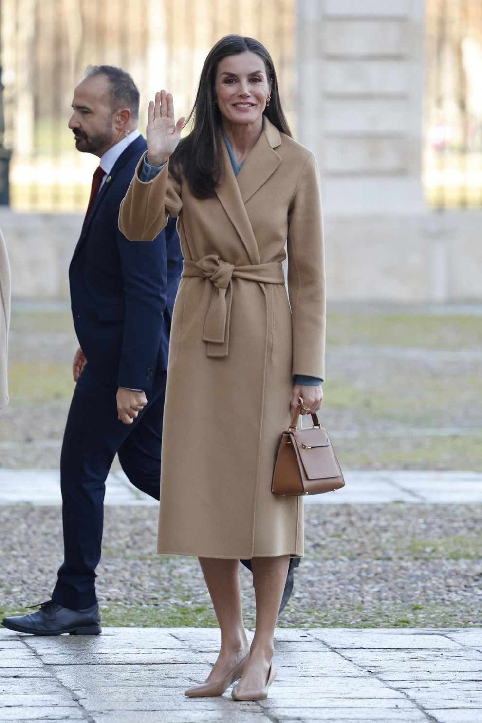 Kraljica Letizia s tem stajlingom pokazala, zakaj je kamelja barva še vedno sinonim za luksuzno kraljevo modo, čeprav nekateri trdijo, da je dolgočasna