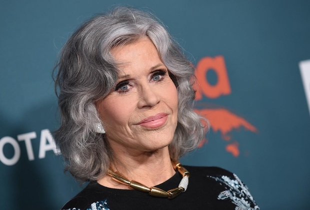 Jane Fonda je bila pred kratkim v Los Angelesu videti čudovito v popolnoma črnem videzu z bleščečimi našitki, ko je …
