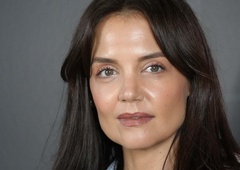 Od vseh stajlingov je ta najmanj primeren za kombinacijo s pajkicami: Katie Holmes kraljica udobja ali slabega okusa?