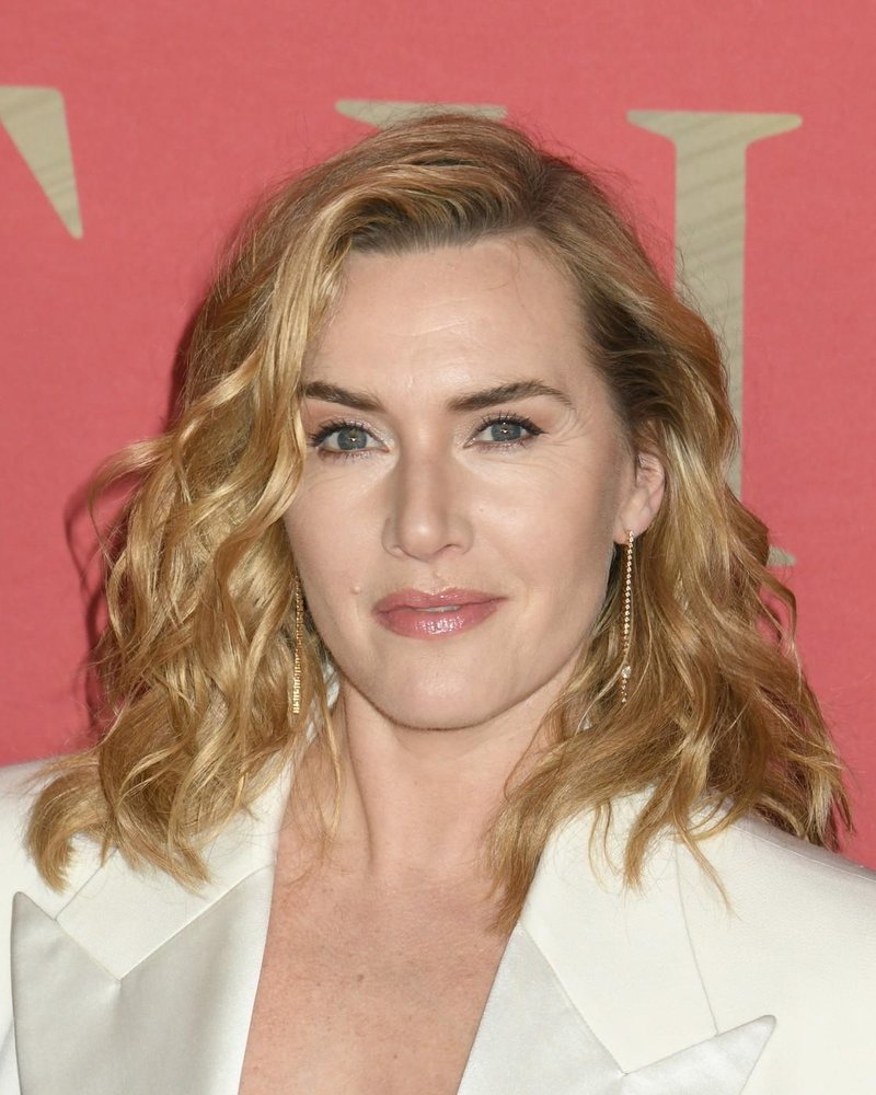 48-letna Kate Winslet se je s to modno izbiro poklonila Titaniku, s katerim je zaslovela pri 22-ih, in ganila oboževalce po vsem svetu!
