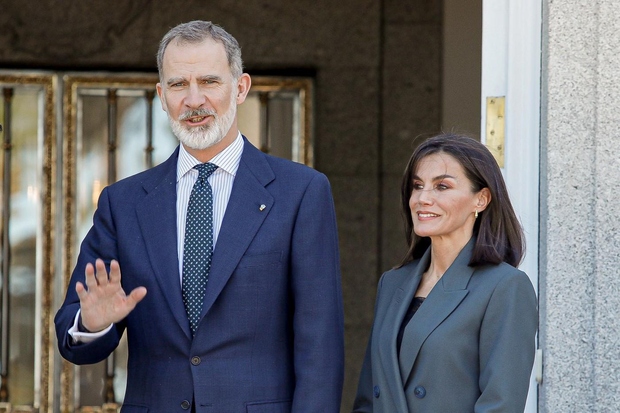 Felipe in Letizia sta se pridružila članom grške in britanske kraljeve družine na spominski slovesnosti, ki je potekala v kapeli …