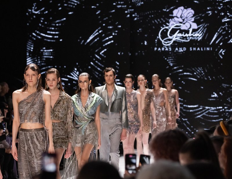 Kulturni mozaik na tednu mode v Moskvi: Globalna imena modne industrije predstavila nove kolekcije (foto: FASHION FUND)