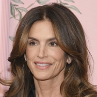 Ožijo postavo in vedno pustijo vtis: Hlače Cindy Crawford lahko nosite ne glede na leta in postavo