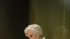 Maye Musk je pri svojih 76-ih videti čudovito in pravi, da se za to zahvaljuje posebni dieti, ki jo je uvedla, ko ni imela denarja