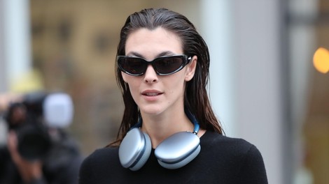 Kaj sporočate okolici, če nosite velike slušalke?