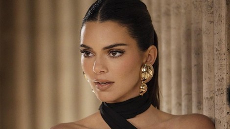 Najljubša maskara Kendall Jenner stane le 15 €: Na TikToku pokazala, kako do polnejših in gostejših trepalnic