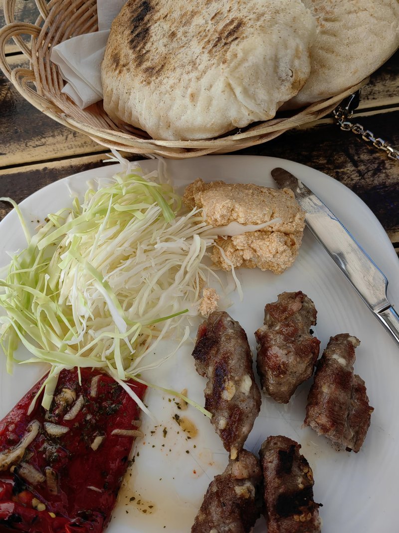 To je daleč najboljša in najcenejša street food žar ponudba v centru Ljubljane (foto: promocijsko gradivo)