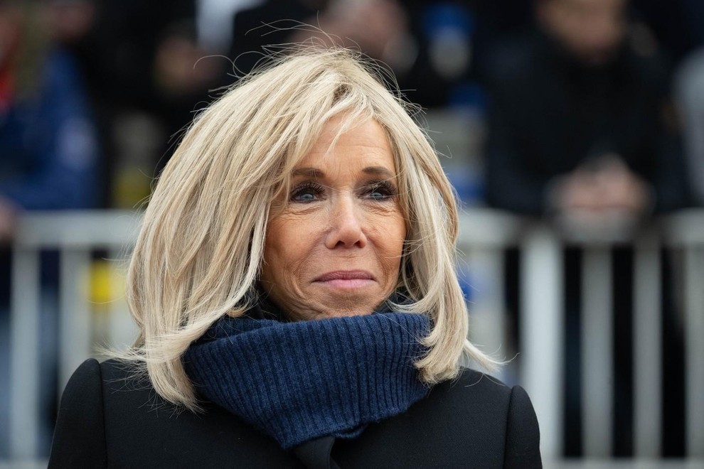 Brigitte Macron, prava ambasadorka francoskega šika, ob vsakem uradnem nastopu dajee lekcije o stilu.