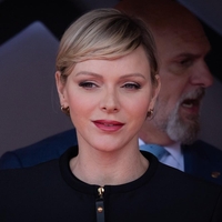 V sekundi lahko skrijejo 5-10 kilogramov: Princesa Charlene našla popoln model hlač za vsako priložnost