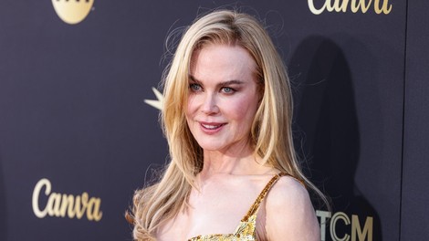 Zgodovinski trenutek na sinočnjem Met Gala: obleka Nicole Kidman, katere izdelava je trajala 1.200 ur, je skrivala veliko več, kot je bilo videti na prvi pogled!