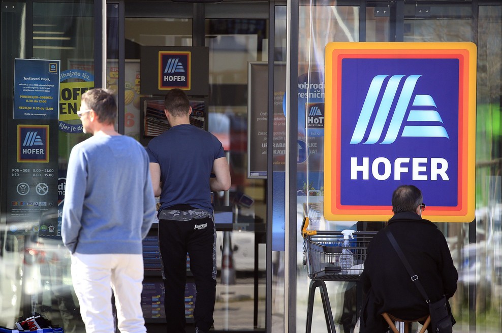 Ta kozmetični izdelek iz Hoferja navdušuje: je smešno poceni (pa tudi zelo učinkovit) (foto: Bobo)