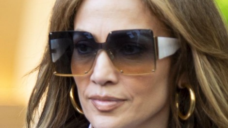 Jennifer Lopez utelesila najljubši stajling Francozinj: To je zmagovalna modna kombinacija pomladi 2024