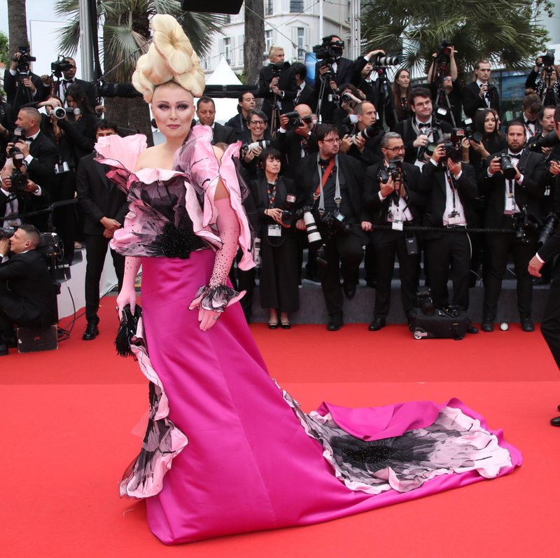 Najbolj ponesrečeni videzi z rdeče preproge v Cannesu: To je pravi cirkus!
