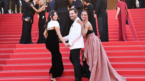 To je najdražji stajling na filmskem festivalu v Cannesu. Nosila ga je Selena Gomez in stal je ...
