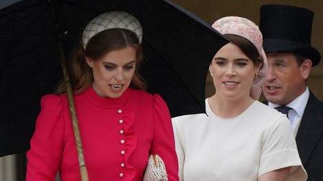 Kraljeve sestrične princesi Beatrice in Eugenie ter Zara Tindall na vrtni zabavi čudovite v rožnati in beli