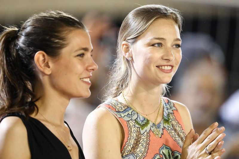 Dior vs. Chanel - dve kraljevi dami, dva popolnoma različna stajlinga iz džinsa: Svakinji Beatrice Borromeo in Charlotte Casiraghi na dirki za Veliko nagrado Monte Carla 2024
