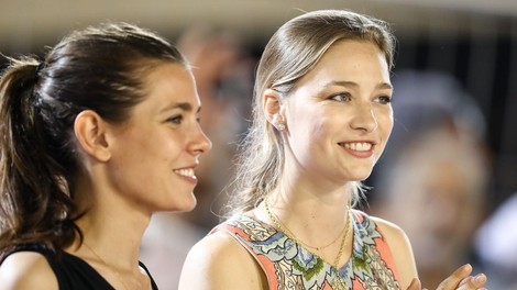 Dior vs. Chanel - dve kraljevi dami, dva popolnoma različna stajlinga iz džinsa: Svakinji Beatrice Borromeo in Charlotte Casiraghi na dirki za Veliko nagrado Monte Carla 2024