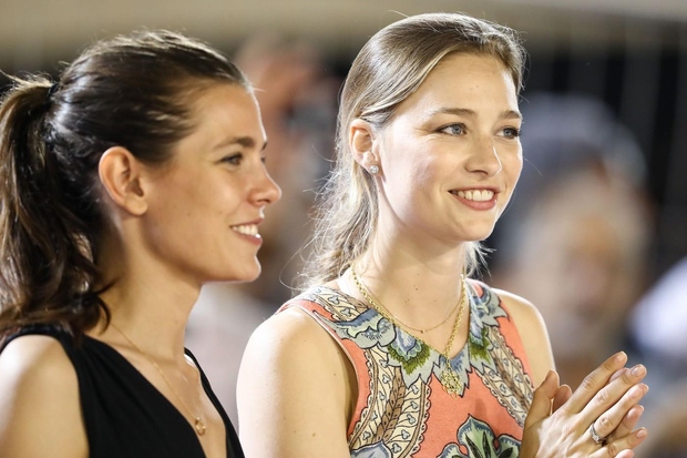 Beatrice Borromeo in Charlotte Casiraghi sta za Veliko nagrado Monte Carla 2024 izbrali praktičen džins. Preverite, kako sta popoln videz …