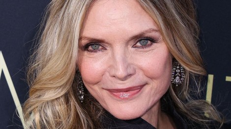 Michelle Pfeiffer pri 66 letih dokazuje, da je njena lepota brezčasna: Igralka delila najnovejšo fotografijo in na to so jo opomnili oboževalci