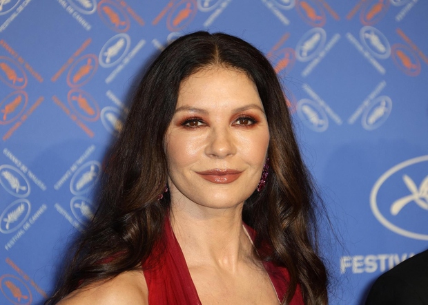 Čudovita igralka Catherine Zeta-Jones se je z možem Michaelom Douglasom nedavno odpravila na večerni zmenek, par pa se je tako …