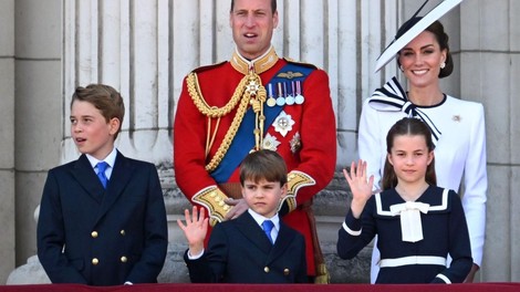 Kot bi se princesa Diana usedla poleg Kate Middleton! Fotografija princese Charlotte po 6 mesecih, ob kateri se oboževalci za trenutek obnemeli