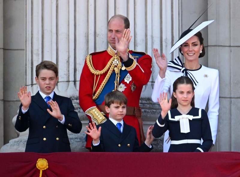 Princ Louis spet v središču pozornosti, trenutek med Kate Middleton in princeso Charlotte pa topi srca oboževalcev: Vedenje kraljeve družine pod drobnogledom celega sveta (foto: Profimedia)