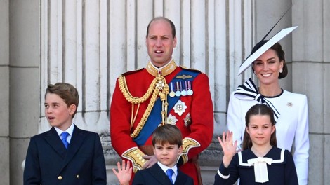 En stavek pove vse: Bralec z ustnic razkril pomemben del pogovora Kate Middleton in njenih otrok v kočiji