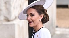 Leta pozneje je razkrito: Kate Middleton se je skoraj odrekla svojemu nazivu zaradi ženske, ki jo poznate (in jo verjetno obožujete)