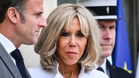 Brigitte Macron bel kostim mini obleka suknjič