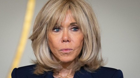 Brigitte Macron modra usnjena jakna