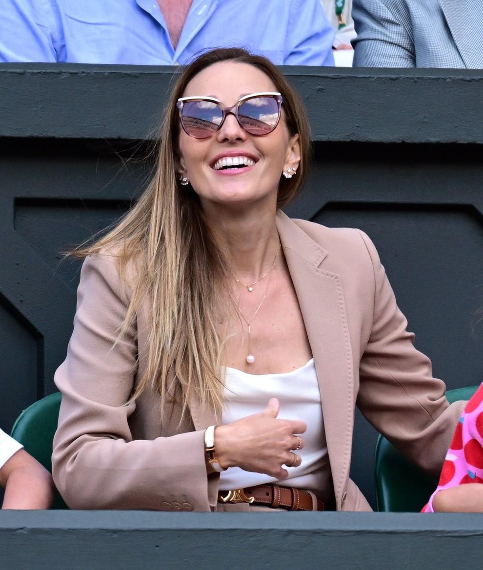 Wimbledon tradicionalno zbere najboljšo smetano, zato imamo na tribunah priložnost videti zelo eleganten in razkošen stil, tokrat pa je žena …