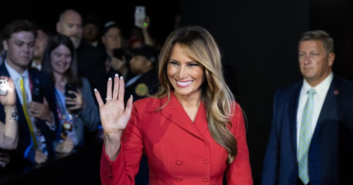 Salonarji so pika na i! Melania Trump blestela v videzu po navdihu ...