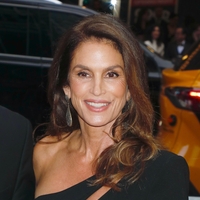 Cindy Crawford večino časa nosi to preprosto modno kombinacijo, zaradi katere je opevana za svoj dober stil
