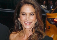 Za ta odtenek so se v zadnjem času odločile številne slavne dame in napovedale nov jesenski trend