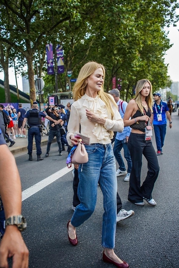 Toda kaj točno je ta "pariški slog", ki ga je Nicole Kidman s svojim videzom tako dobro interpretirala? Očitno ne …