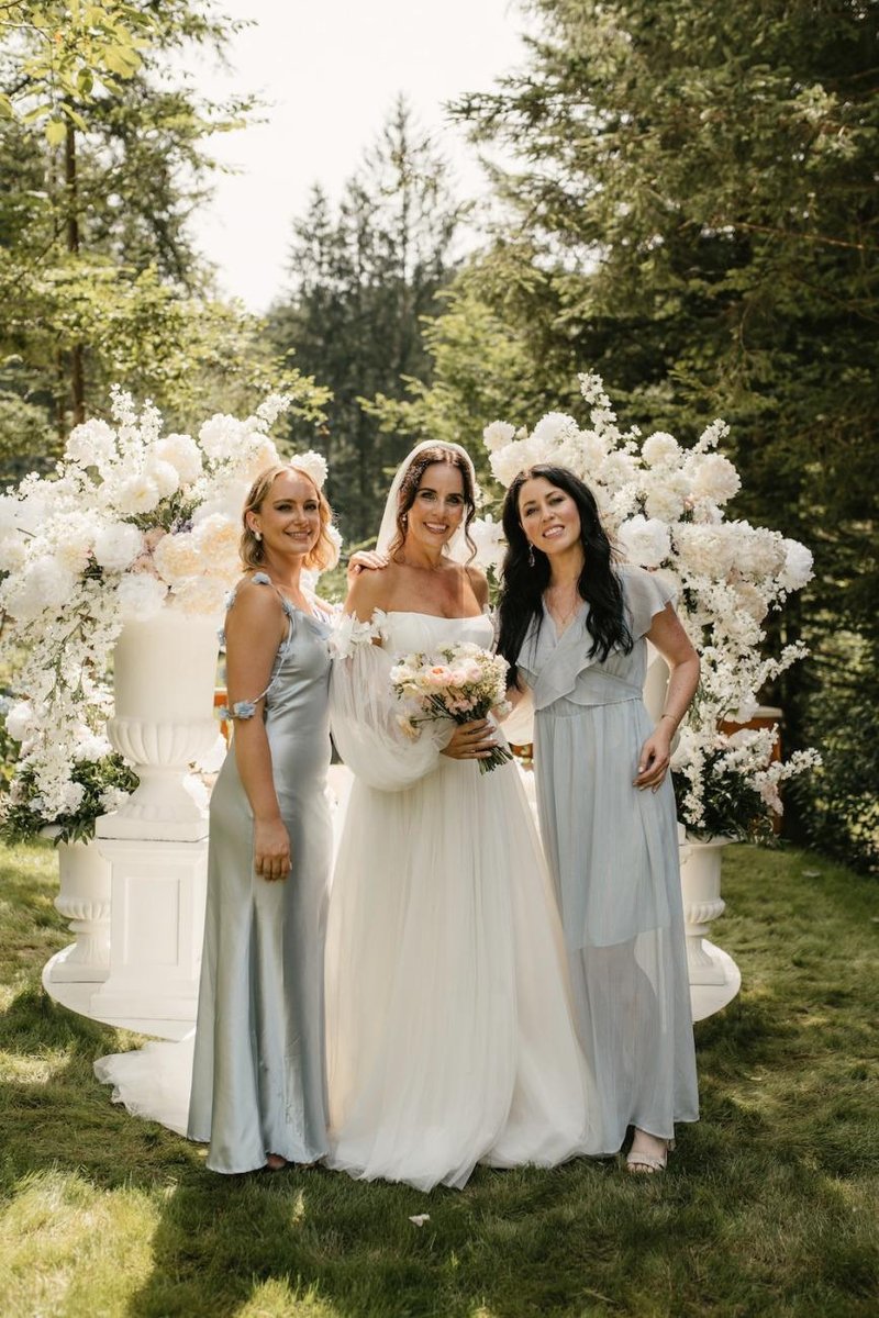 Ekskluzivne fotografije s poroke Lorelle Flego: Pokukajte v pravljični dan voditeljice in modne poznavalke, ki je ELLE zaupala svojo ljubezensko zgodbo in podrobnosti poročnega dne