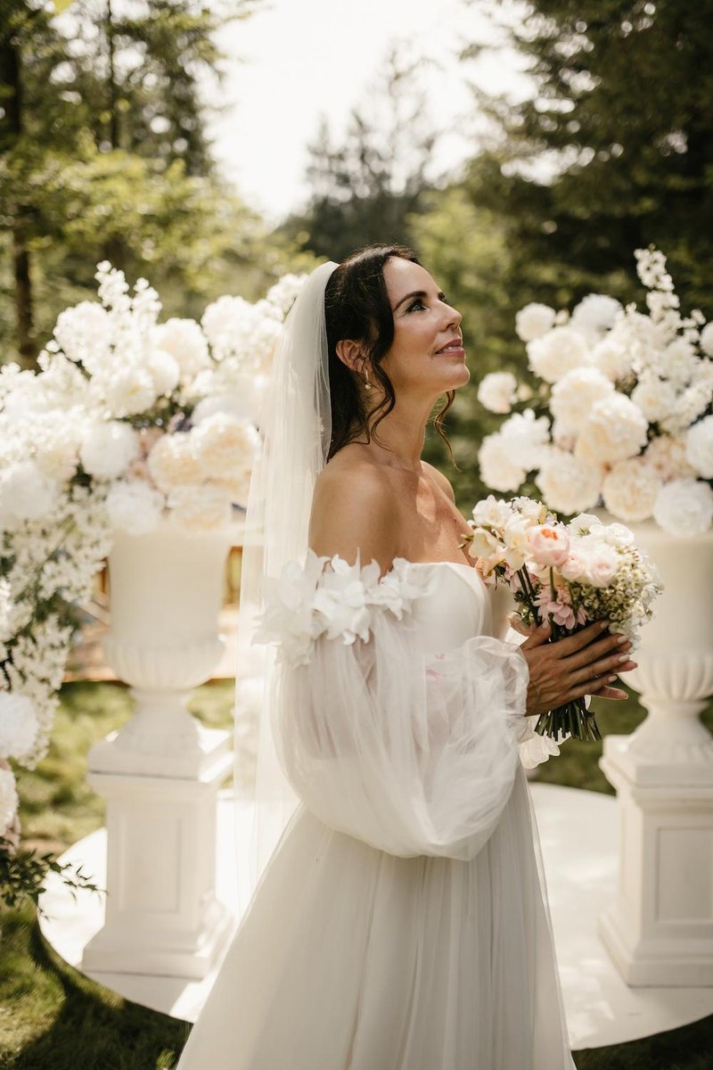 Ekskluzivne fotografije s poroke Lorelle Flego: Pokukajte v pravljični dan voditeljice in modne poznavalke, ki je ELLE zaupala svojo ljubezensko zgodbo in podrobnosti poročnega dne