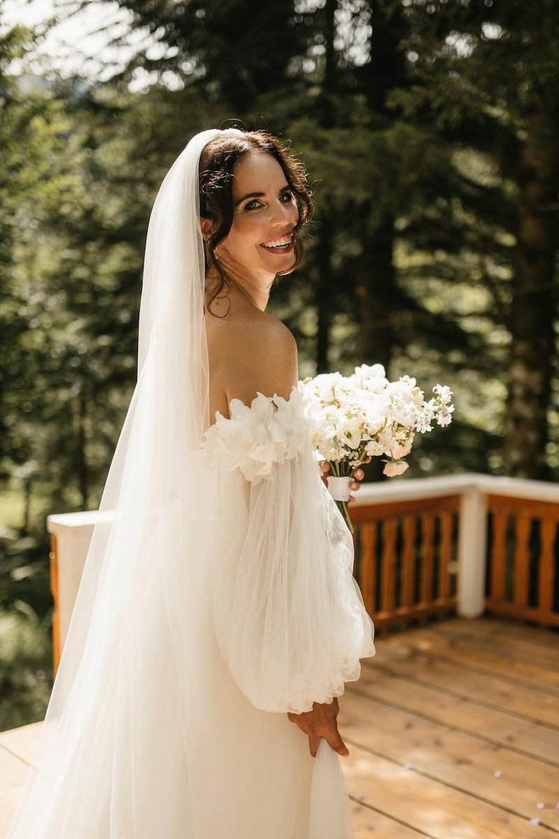 Ekskluzivne fotografije s poroke Lorelle Flego: Pokukajte v pravljični dan voditeljice in modne poznavalke, ki je ELLE zaupala svojo ljubezensko zgodbo in podrobnosti poročnega dne (foto: Aluna Weddings)