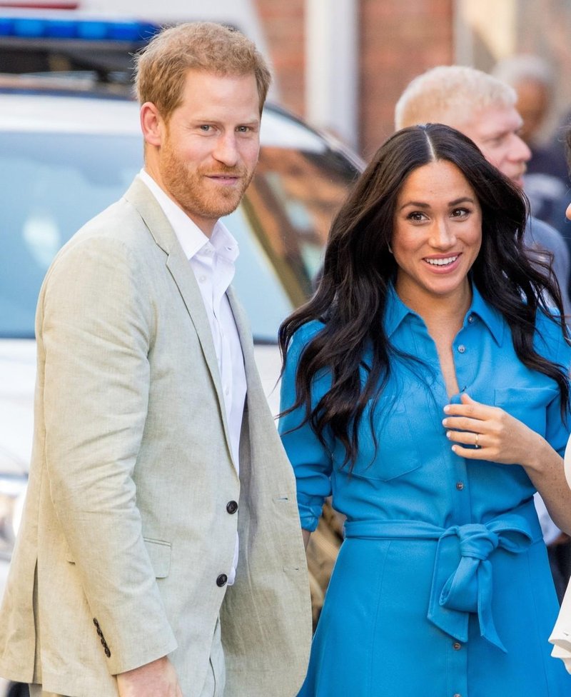 Spor Meghan Markle in princa Harryja s kraljevo družino menda še nikoli ni bil večji