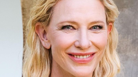 102 žlici za najbolj bizaren top vseh časov! Cate Blanchett znova premika meje in to preprosto morate videti