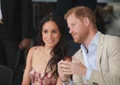 Meghan Markle z eno samo besedo usmerja princa Harryja med njunim obiskom Kolumbije