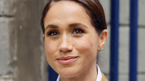 Meghan Markle Kolumbija suknjič uhani