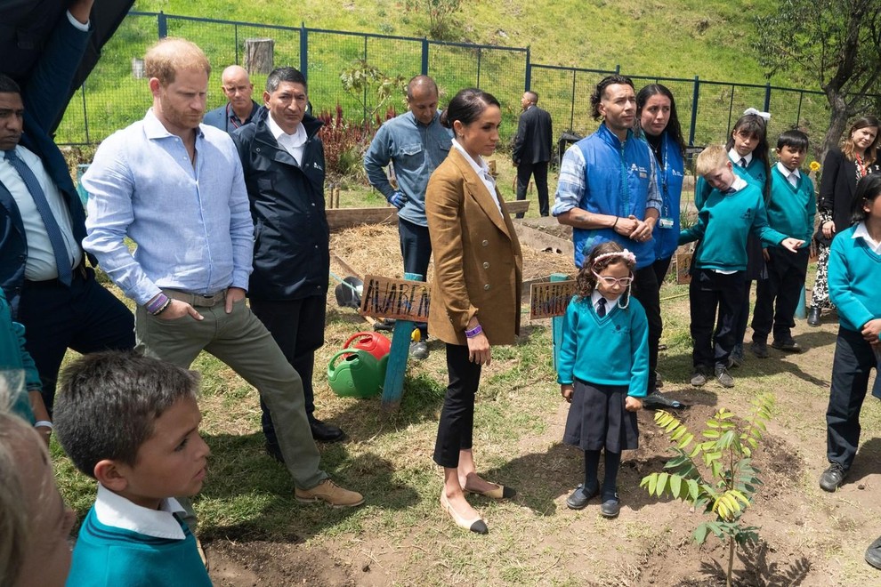 Pozneje sta bosta Harry in Meghan odpravila na trening z ekipo Invictus Games Team Colombia v Centro de Rehabilitación Inclusiva …