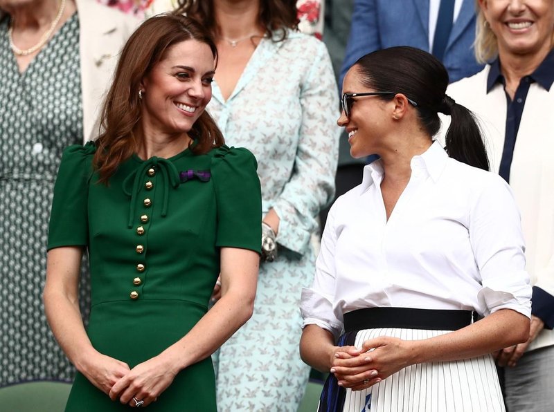 Kdo je koga povabil in zakaj? Skrivni telefonski pogovor Kate Middleton in Meghan Markle sredi največjega škandala doslej