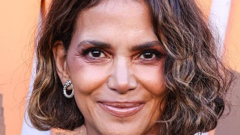 Halle Berry kostim telovnik črte