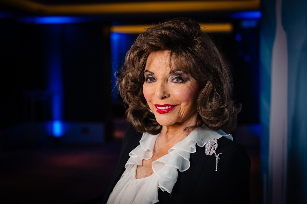 Nikoli ni na dieti, prezira botoks: Joan Collins je pri 92 letih še videti kot v seriji Dinastija in to je trik, ki ji pri tem pomaga (foto: Profimedia)