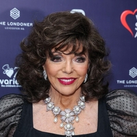 91-letna Joan Collins se ne oblači svojim letom primerno in tu tiči njena genialnost: Po zmenku iz zapeljivega plašča in visokih petk v športni stajling, ki bi ga pripisali najmlajši generaciji Z!
